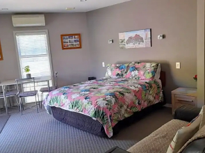 Hidden Gem In Oaklands