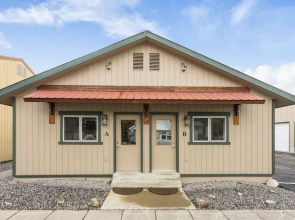 The Yellowstone Hideaway Unit B