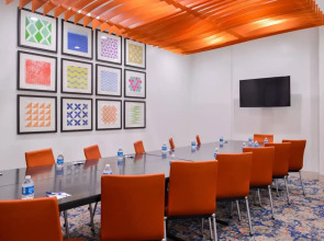 Holiday Inn Express New Orleans - St Charles (ex Modern Hotel)