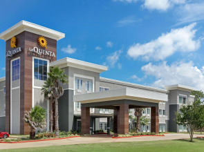 La Quinta Inn & Suites by Wyndham Jacksonville TX