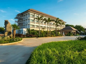 Swan Lake Hotel Sattahip