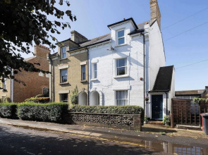 Characterful City Maisonette for 4