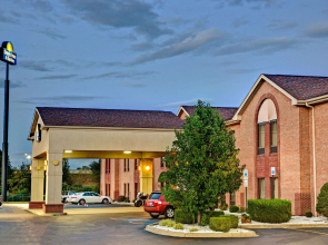 Days Inn & Suites by Wyndham Louisville SW