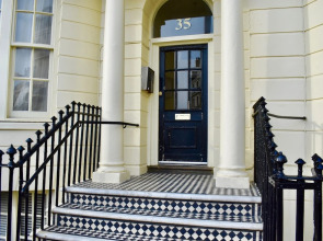 2 Bedroom Apartment in Brighton With sea View Sleeps 3