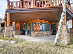 Magnificent 4,500 Square Foot Ski 5 Bedroom Home