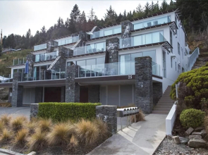 Downtown Queenstown Apartment