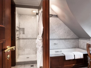 Schlosshotel Berlin By Patrick Hellmann