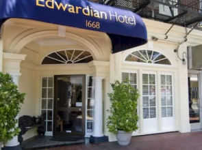 Garvey's Promenade Hotel