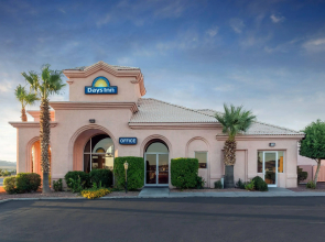 Days Inn by Wyndham Bullhead City