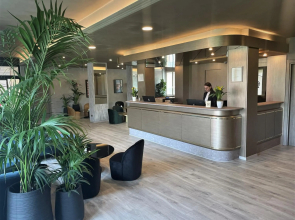 Hotel Embassy Pero