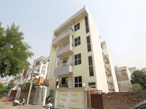 OYO 14854 VMS Royal Inn