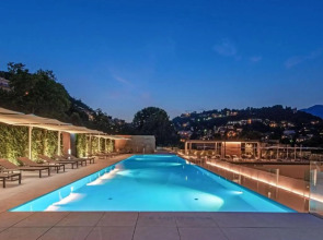 Отель Hilton Lake Como