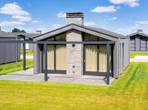 Modern Family Getaway in Oud Ade