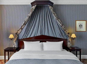 Le Dokhan’s Paris Arc de Triomphe, a Tribute Portfolio Hotel