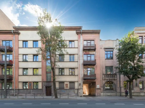 Downtown 4BD Master Apartment by Hostlovers