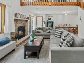Maple Oasis by Avantstay Newly Built w/ Hot Tub, Game Room & Fire Pit