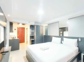 Warm and Homey Studio Apartment at Mansyur Residence By Travelio