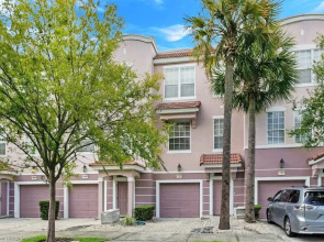 NEW Tastefully Designed Town Home. Close to Attractions, Steps From Convention Center! 3br/3ba #3vc138