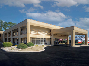 Days Inn by Wyndham Atlanta Stone Mountain