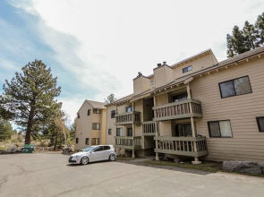 La Vista Blanc 61 Cozy Studio in Central Location, Perfect Mountain Getaway by RedAwning