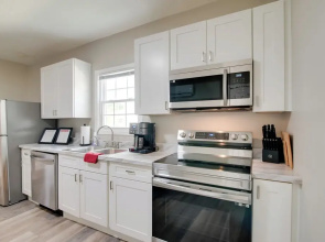 Hilltopper Convenience: Modern Duplex Near WKU