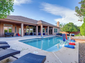 Pool Table, Putting Green: Luxury Oasis in Mesa