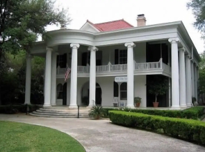 Belle Oaks Inn
