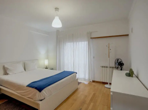 Carcavelos Bright Modern Apartment by Homing