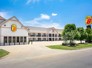 Super 8 by Wyndham City of Moore