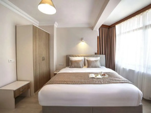 Seven Roses Apart Hotel