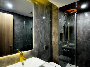 Royal Dragon Boutique Hotel