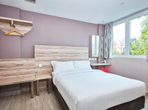 Ibis Budget Singapore Crystal