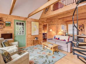 Lamoine Cabin w/ Deck ~ 16 Mi to Acadia Natl Park