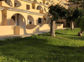 Cosy T1 at Vale Centianes Beach