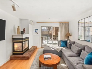Gold-rated 2 Bedroom Condo at the Base of Aspen Mountain
