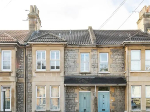 Modern & Spacious 2 Bedroom Maisonette