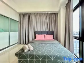 Jeff & Ricky Homestay 57@ 8pax Trinity Residence