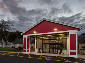 Ramada by Wyndham Hartford North / Bradley Airport