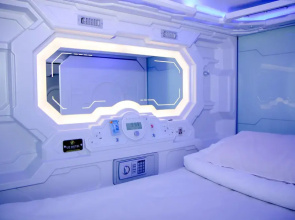 UZ Airport Capsule Hotel