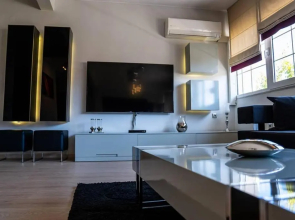 A Stylish Apartment In The Center Of Kastoria