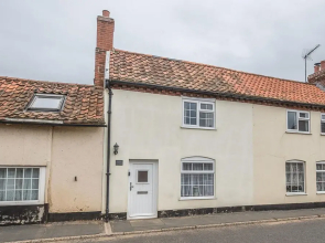 North Cottage, Alderton