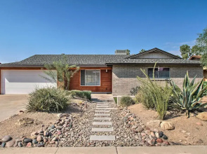 Fire Pit, Heated Pool: Central Tempe Escape!