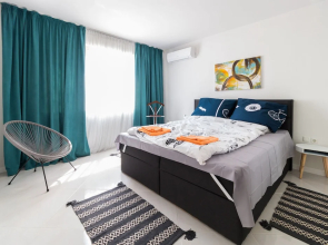 FM Luxury 1-BDR Apartment - C-O-L-O-R-S