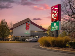HomeTowne Studios by Red Roof Buffalo - Niagara Airport