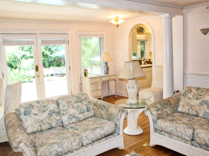 Treasure Island Beach Retreat Sleeps Up To 6