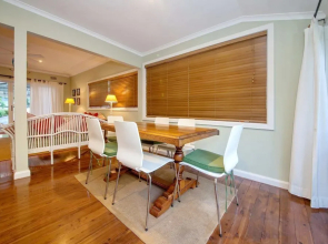 Christmas Bush Avenue No.11