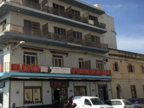 Reno's Restaurant & Guesthouse