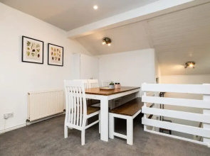 3 Bed House-free Parking-6beds