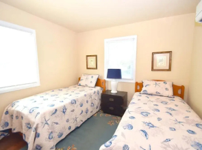 Bayshore Drive 211 3 Bedroom Home by RedAwning