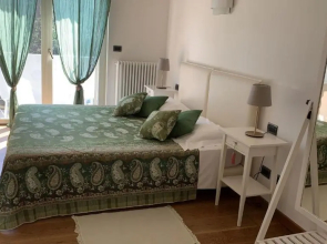 The comfortable house with big pool in the center of Mergozzo